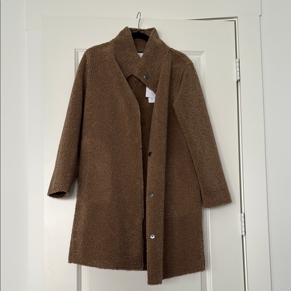 Brown Teddy Jacket with Stand-up Collar and Tailored Silhouette